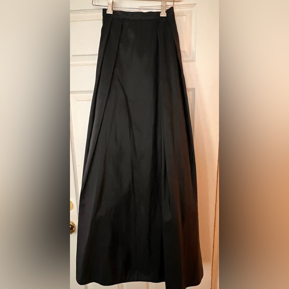 Elegant Full Length A Line Maxi Skirt with Pleats and Pockets